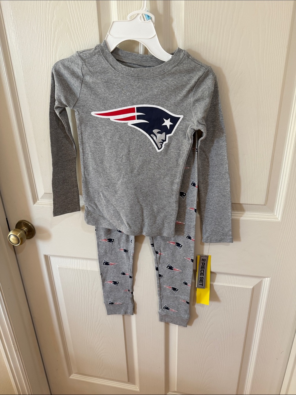 New England Patriots NFL Kids Grey Pajama Set with Team Logo Sz 5/6.  Box30